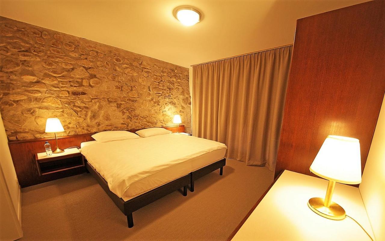 Galion & Restaurant Hotel